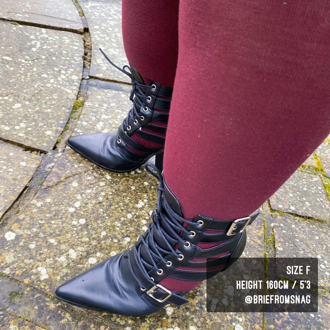 Calzifico Toninelli Merino Wool Tights - Red Velvet Cake